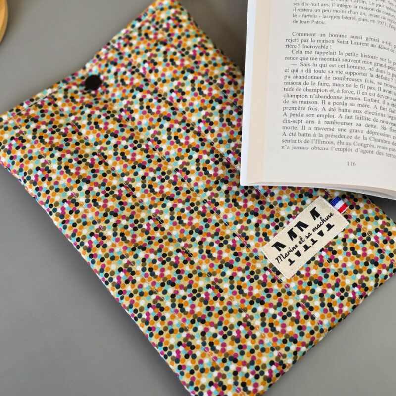 Pochette pour livre en tissu pois multicolor - Fait main en Bretagne - Marine et sa machine