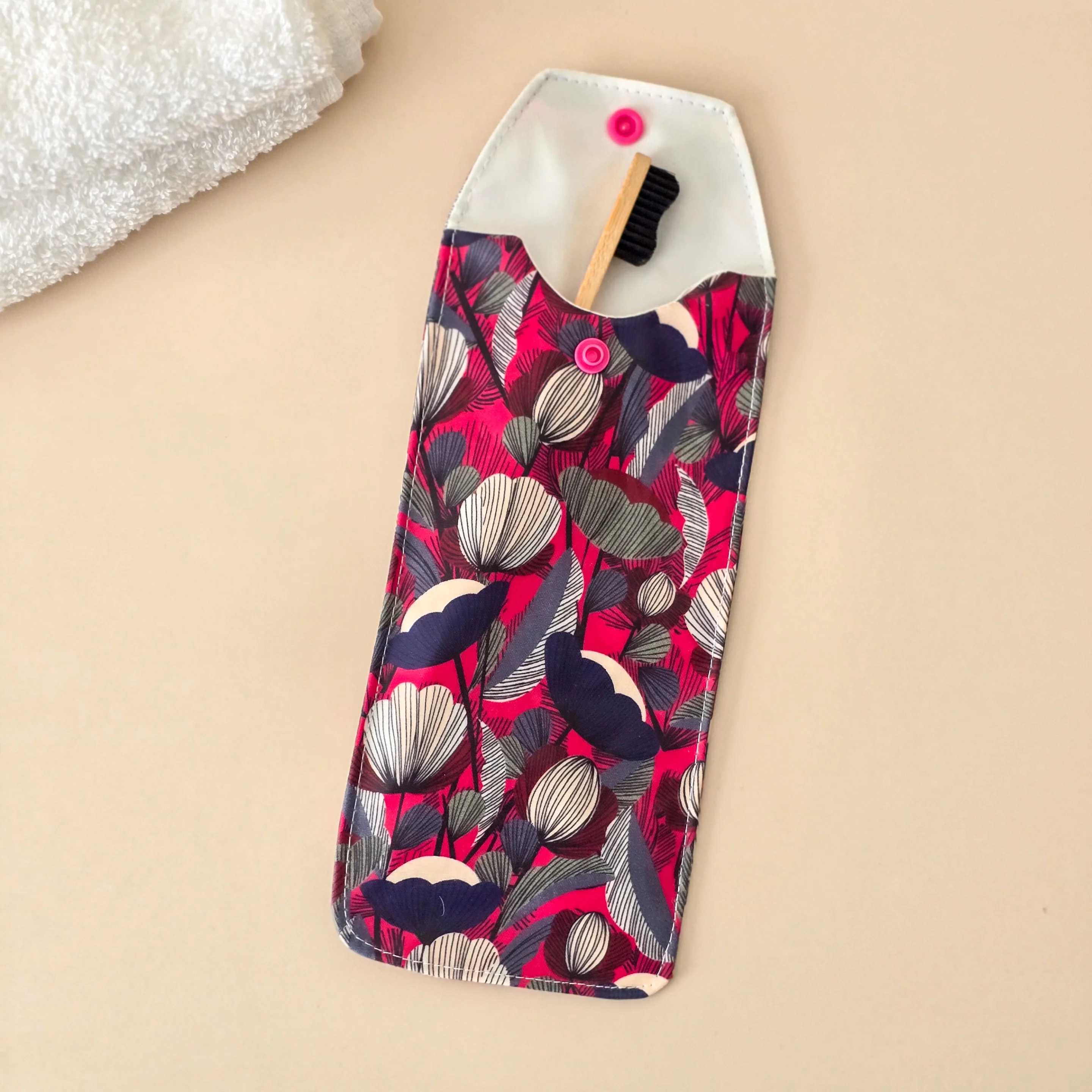 etui brosse a dent pavot fushia ouvert