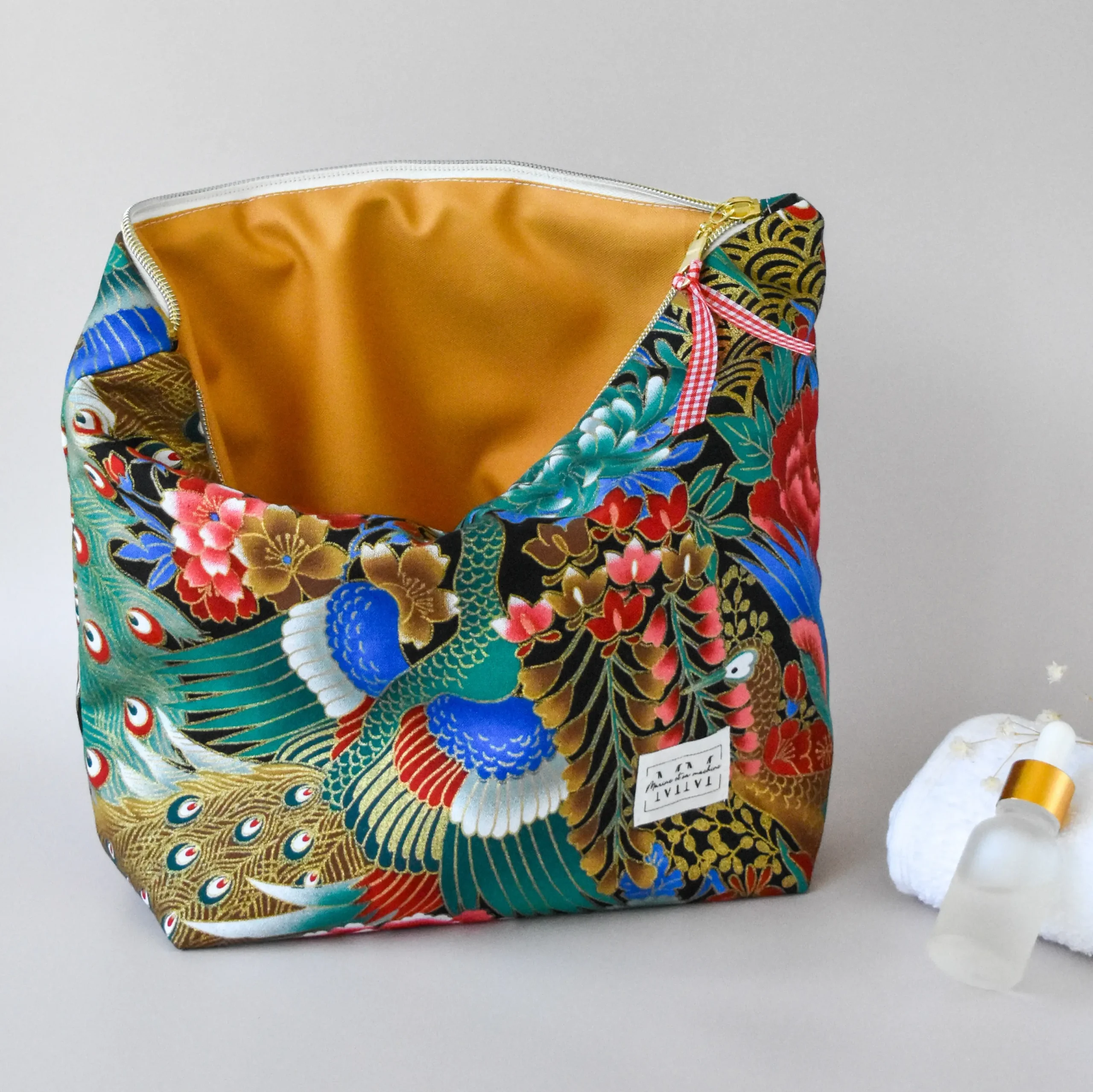 Grande trousse de toilette avec produits