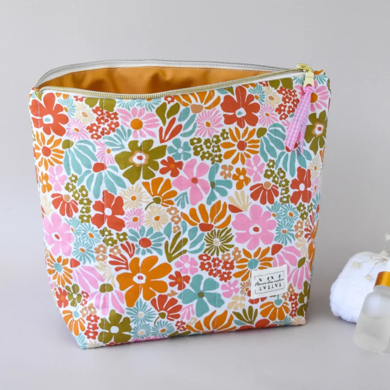 grande trousse de toilette femme originale fleuris ouverte