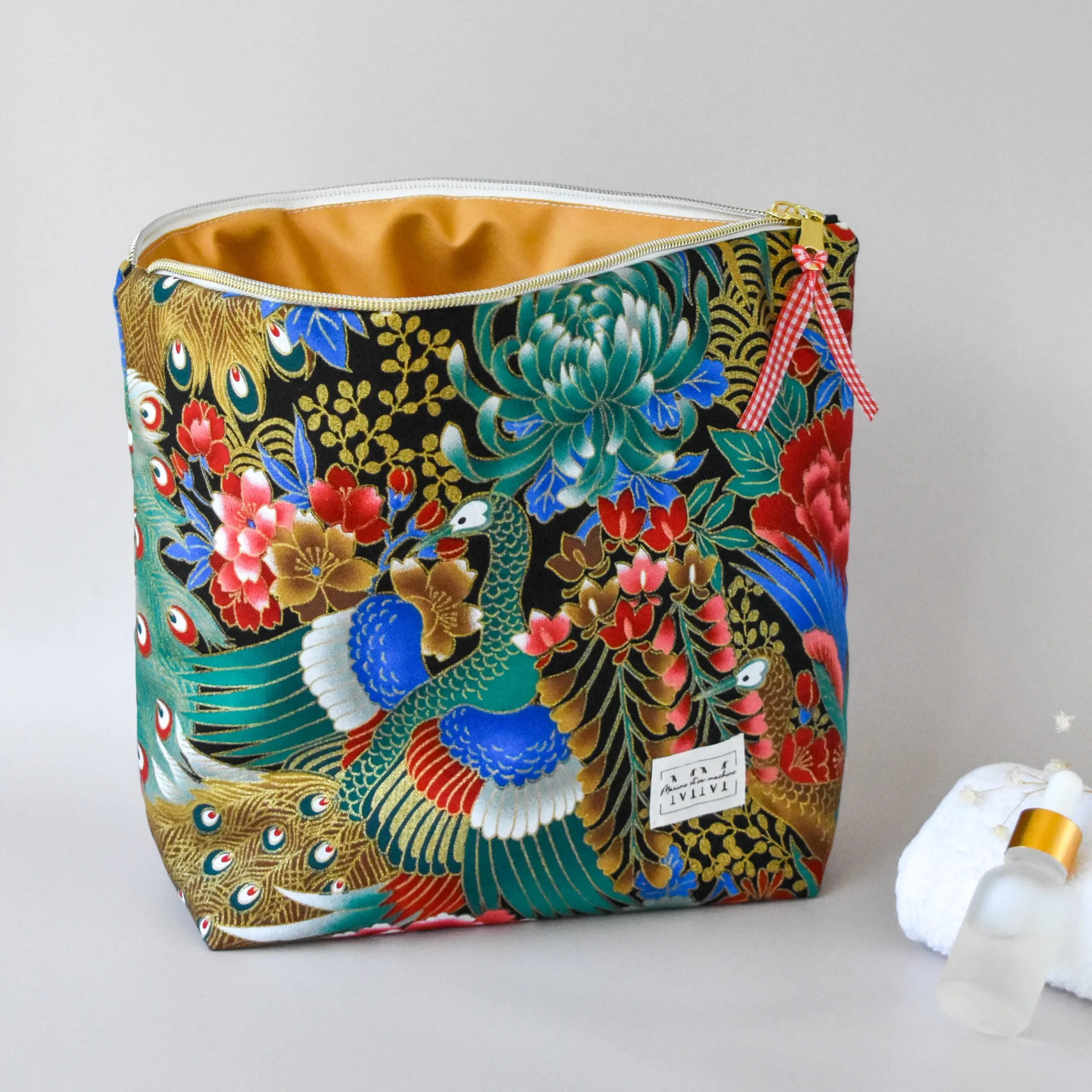 Grande trousse de toilette femme ouverte