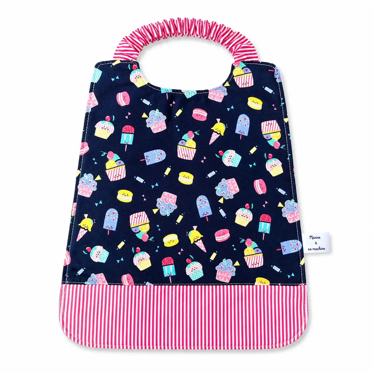 Serviette de table élastiquée maternelle sur fond blanc