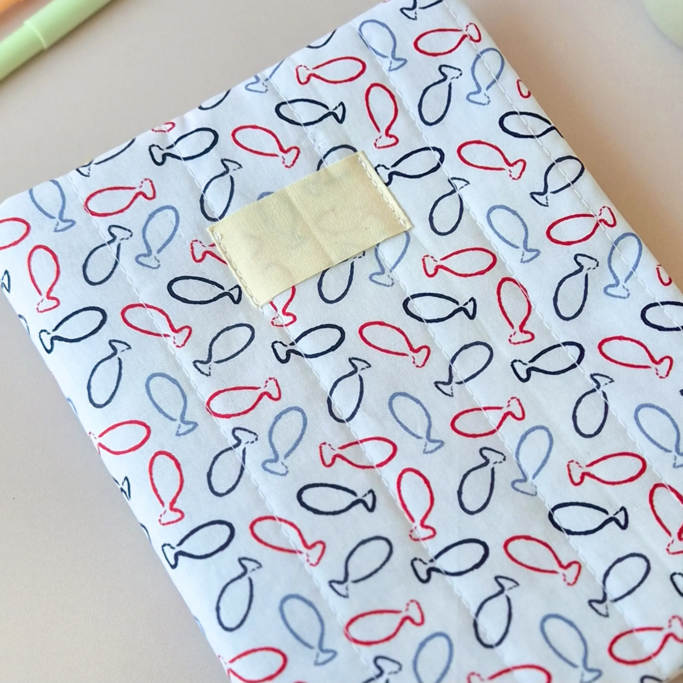 Protège cahier poisskaï - détails