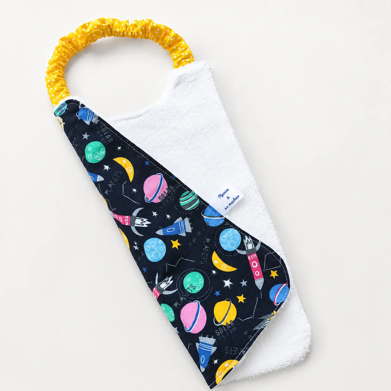 Serviette élastique maternelle garçon dos