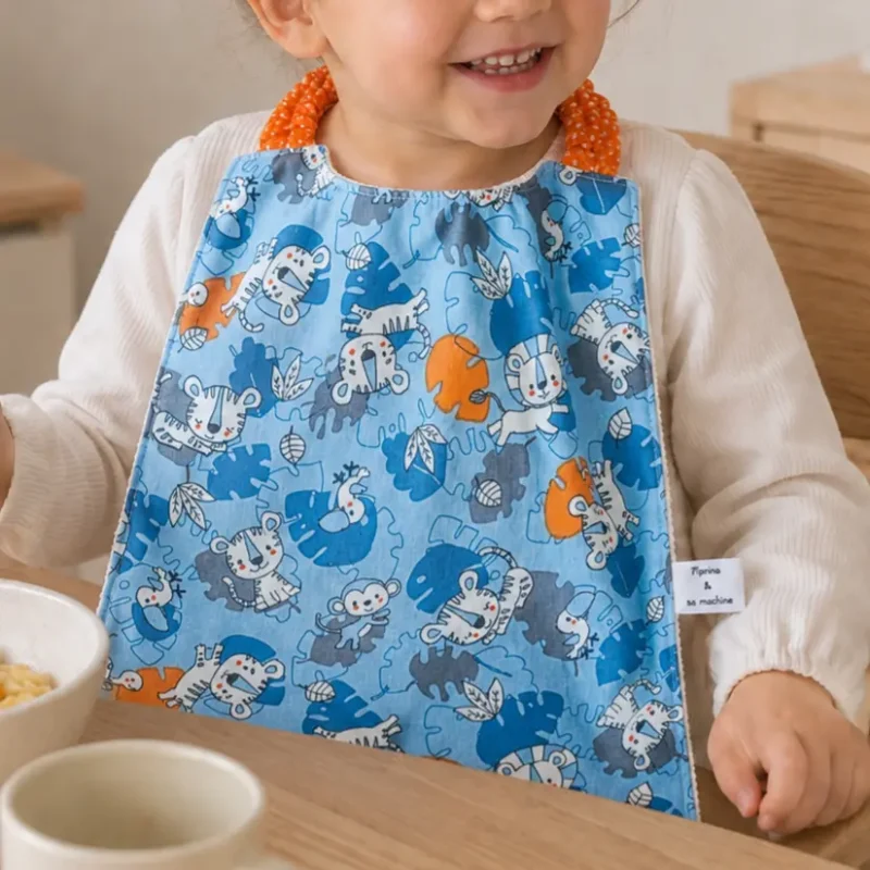 Serviette élastique maternelle lionceau - gros plan