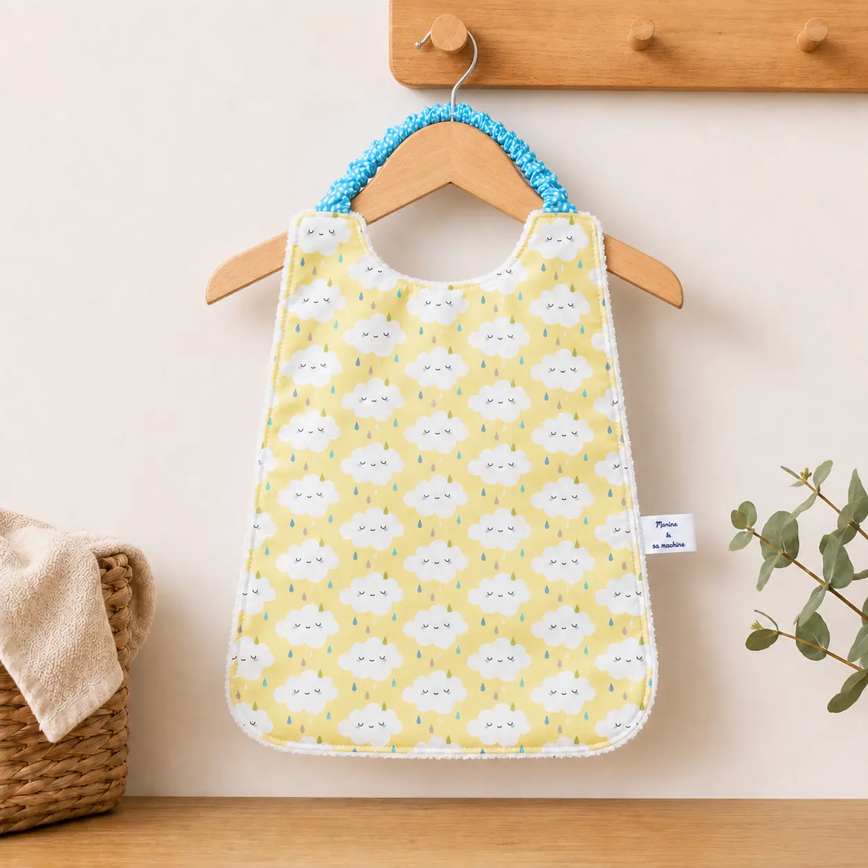 Serviette élastique maternelle nuage - sur cintre