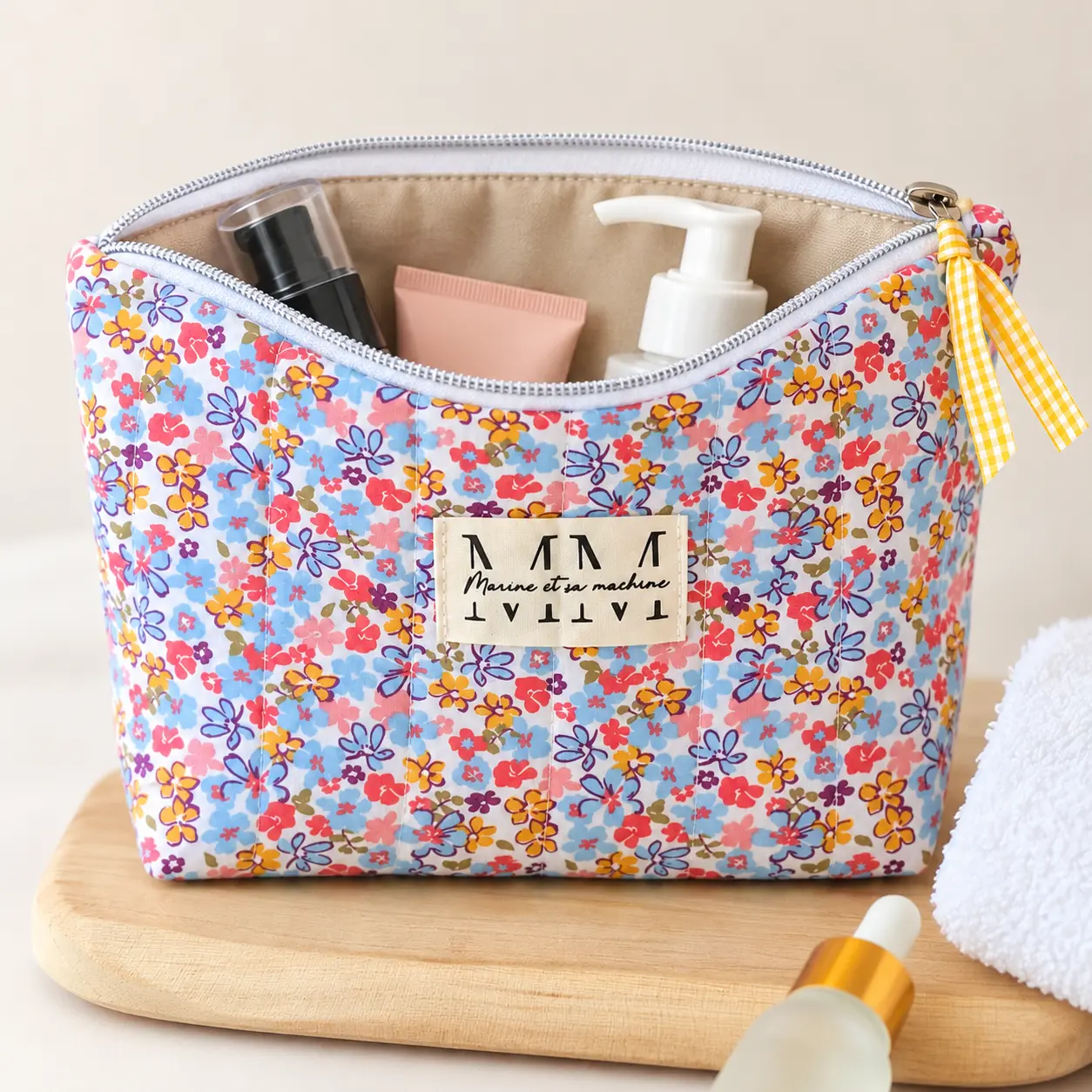 Trousse tissu fleuri posée